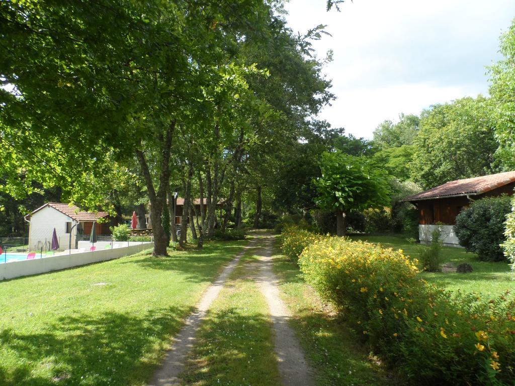 Les Chalets Du Gelat, Nature Et Calme Noaillan Exterior foto